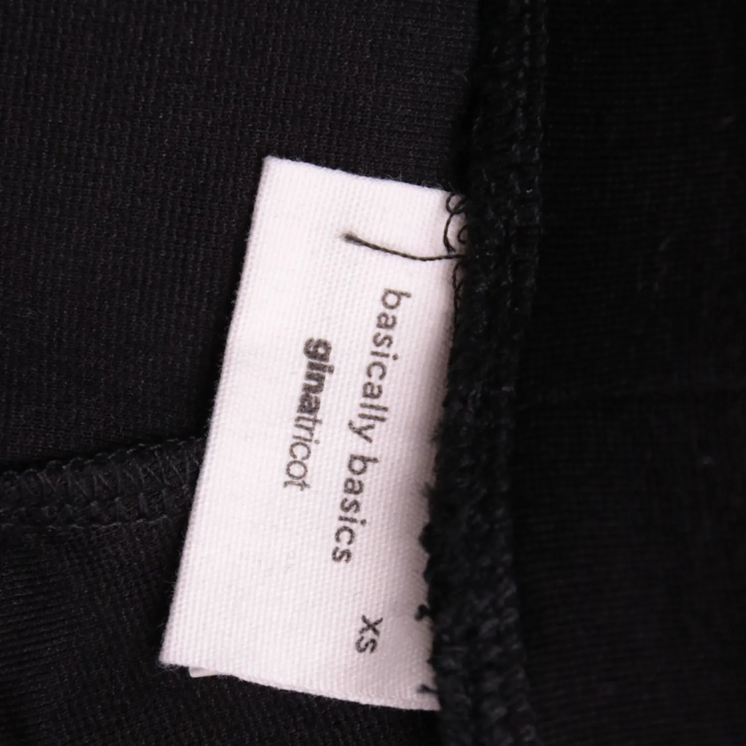 Чёрные брюки клёш Gina Tricot с широким поясом, размер 40 (XS)